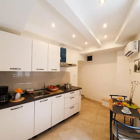 Colosseum View * Pula