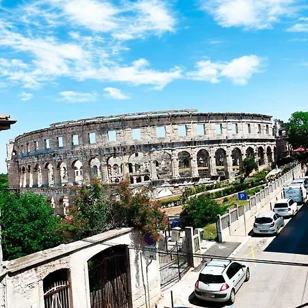 Apartment Colosseum View *