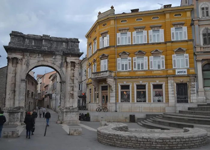 Colosseum View Пула